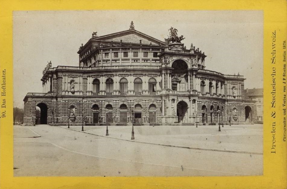 Theaterplatz 2