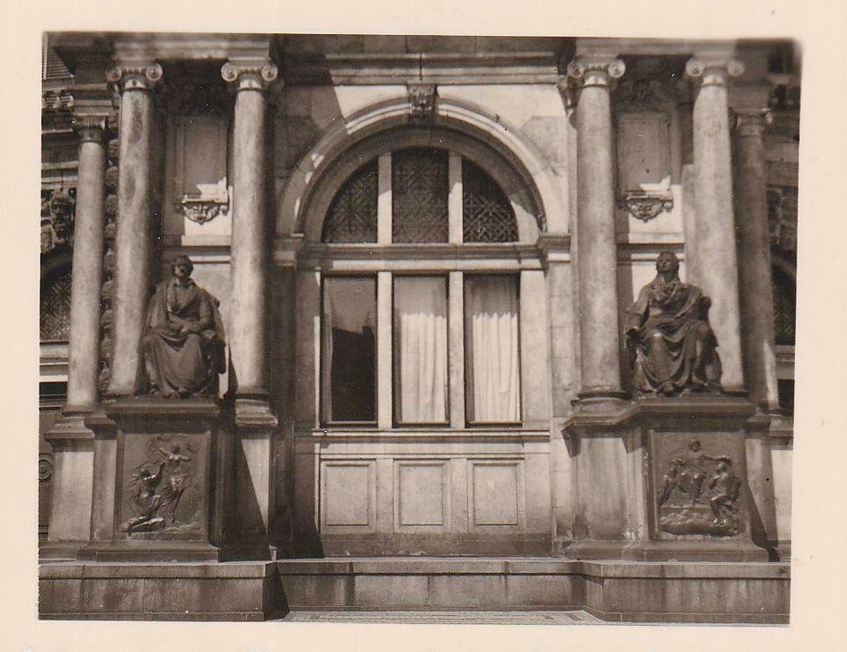 Theaterplatz 2