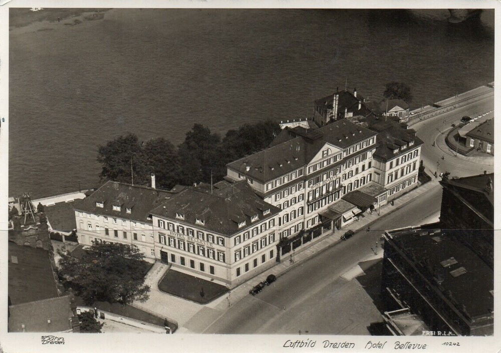 Theaterplatz 1