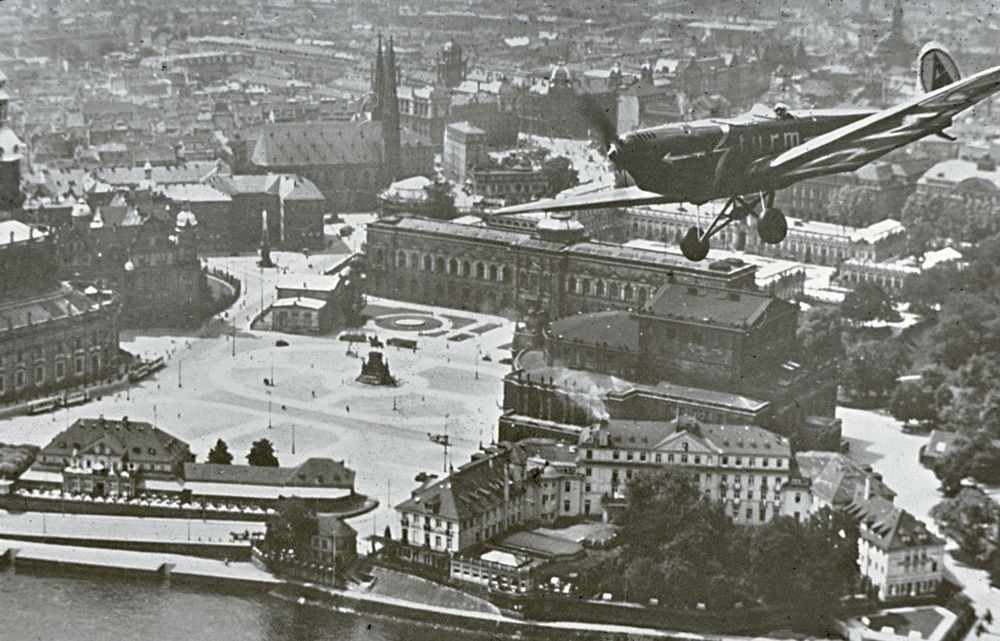 Theaterplatz 1