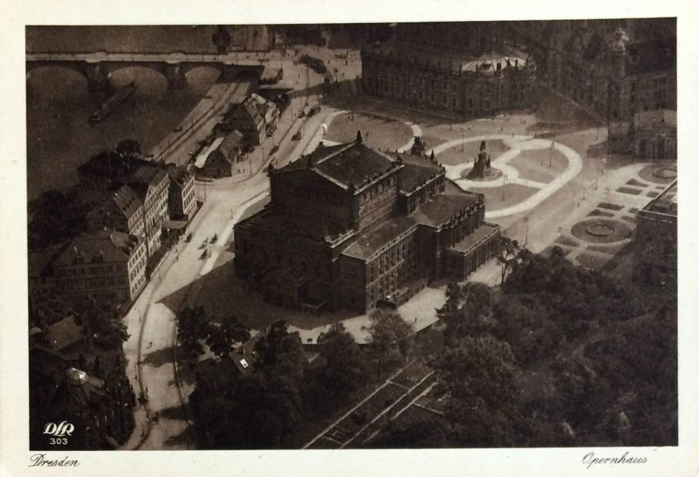 Theaterplatz 2