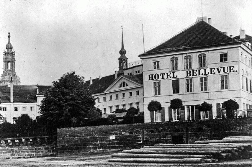 Theaterplatz 1