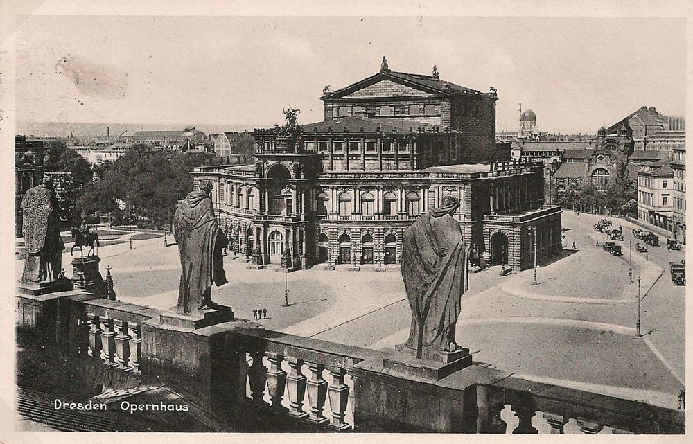 Theaterplatz - vom Dach der Hofkirche