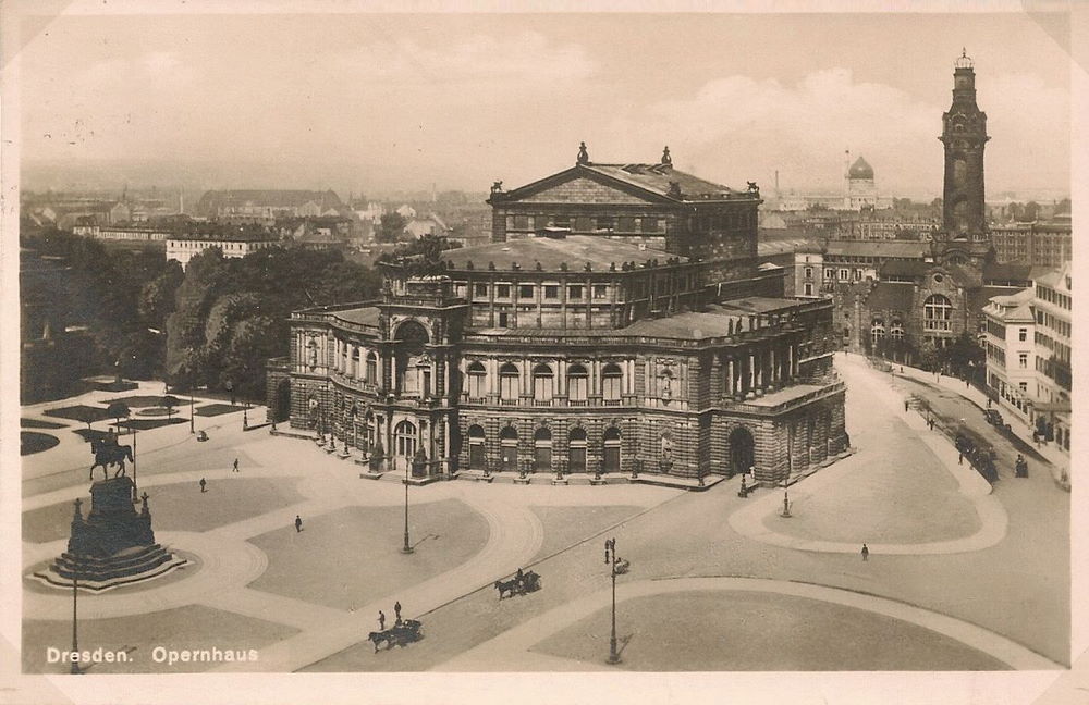 Theaterplatz - vom Dach der Hofkirche