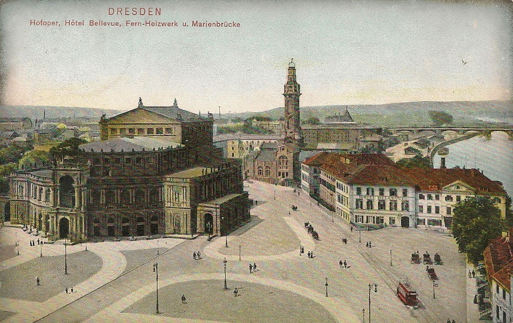 Theaterplatz - vom Dach der Hofkirche