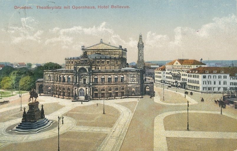 Theaterplatz - vom Dach der Hofkirche