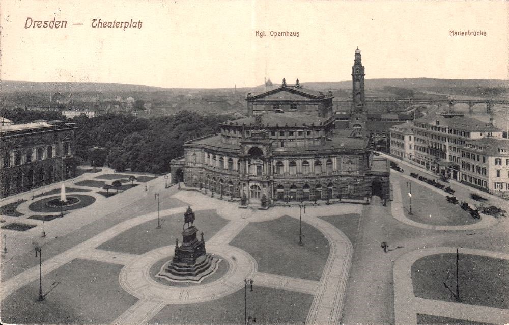 Theaterplatz - vom Dach der Hofkirche