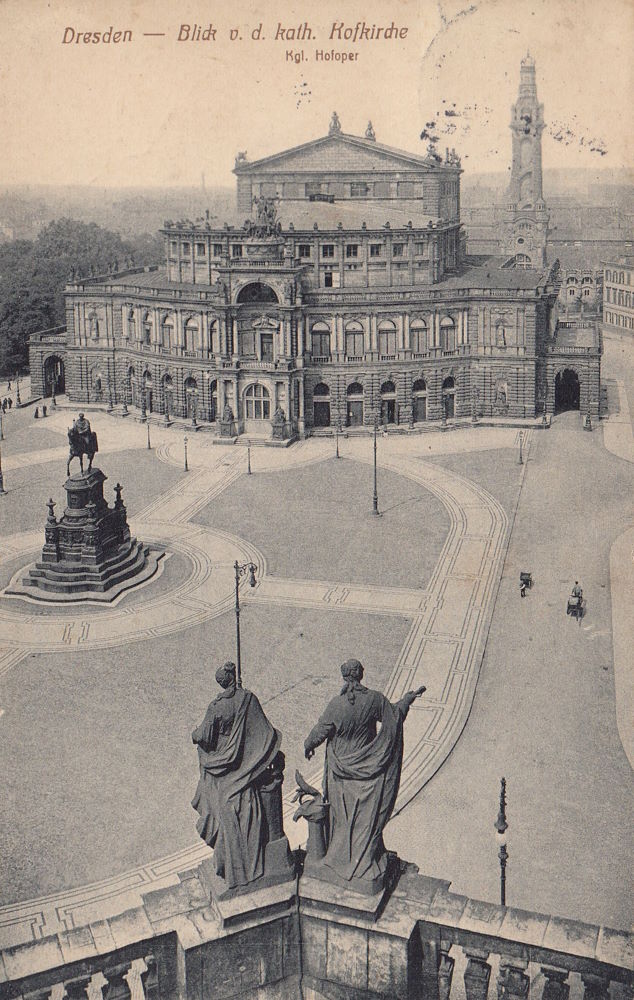 Theaterplatz - vom Dach der Hofkirche
