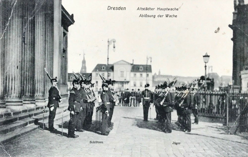 Theaterplatz - Wachablösung