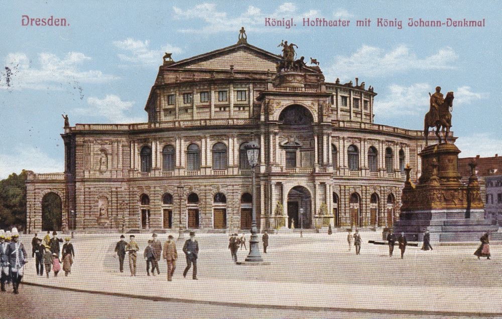 Theaterplatz 2 - Denkmal rechts
