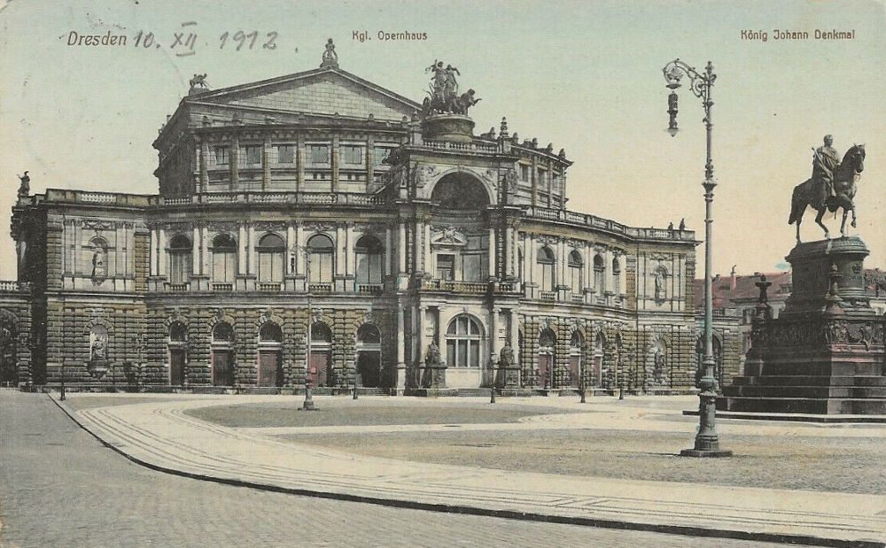 Theaterplatz 2 - Denkmal rechts