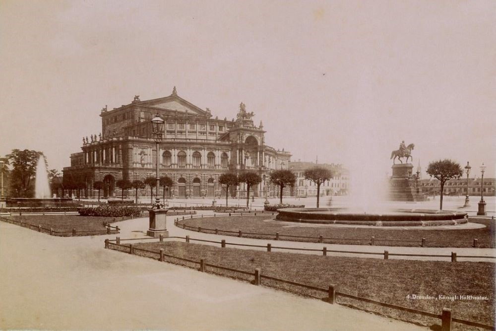Theaterplatz