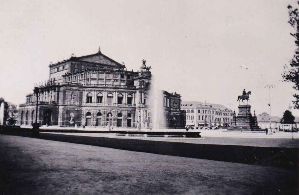 Theaterplatz