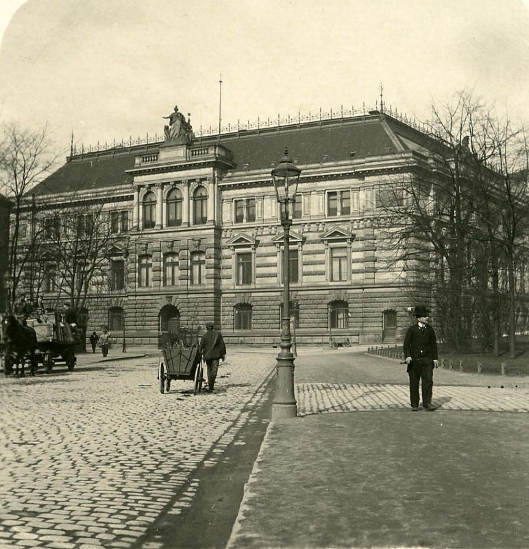 Tzschirnerplatz 2