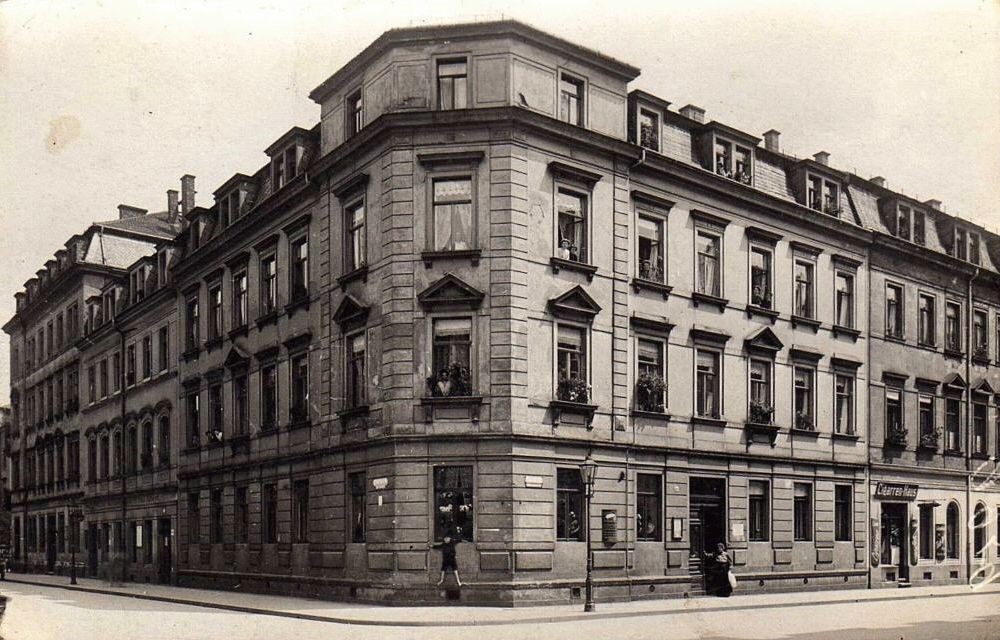 Schwepnitzer Straße 10 (Grenadierstraße 10) / Schönbrunnstraße