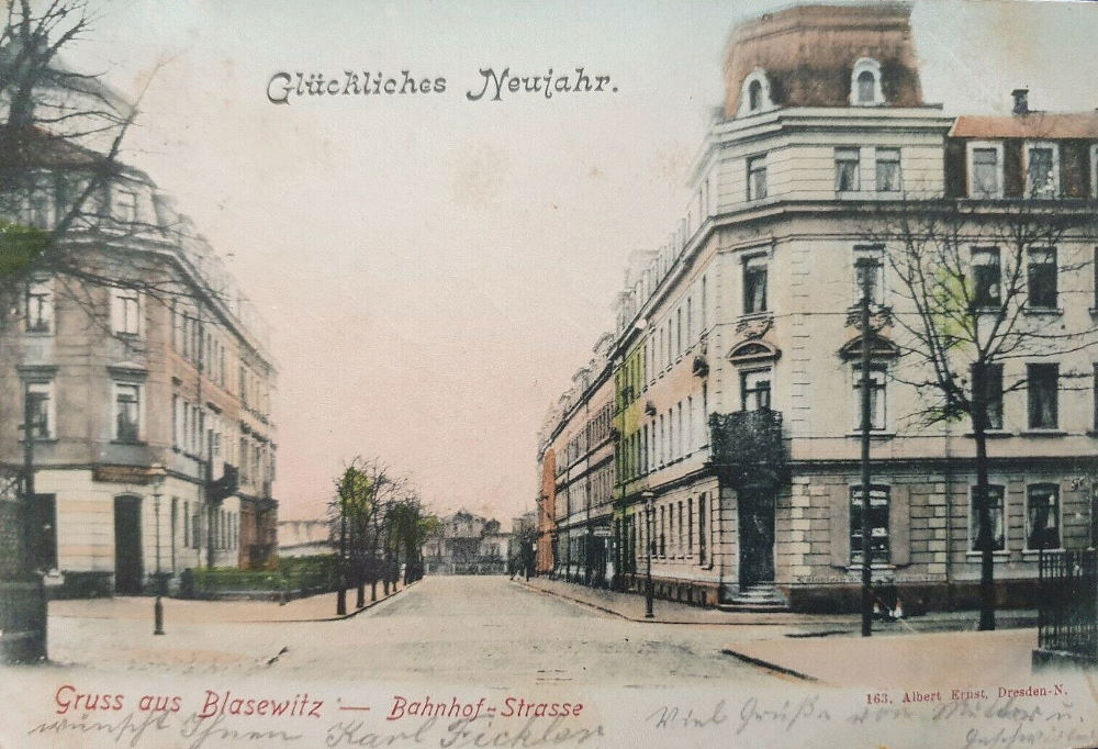 Berggartenstraße 38 (Berggartenstraße 15) / Heinrich-Schütz-Straße (Bahnhofstraße)