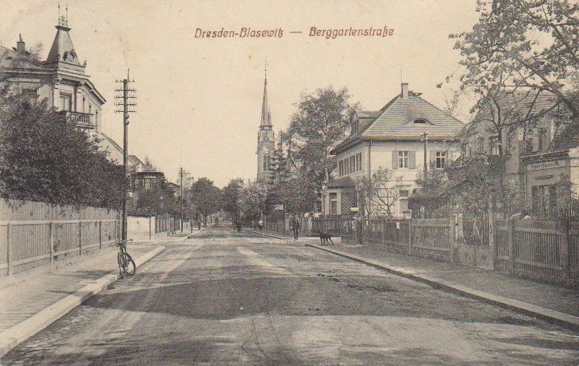 Brucknerstraße 19 (1890 Baumschulenst. 3, -1937 Baumschulenstr. 9) / Berggartenstr.