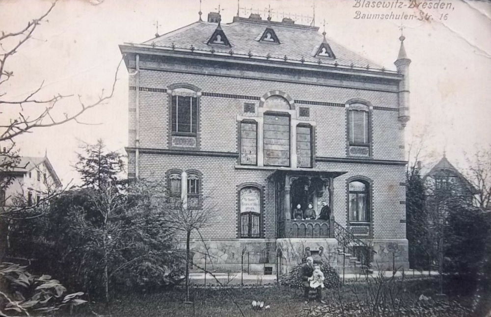 Brucknerstraße 26 (-1937 Baumschulenstraße 16) / Wägnerstraße (Schulstraße)