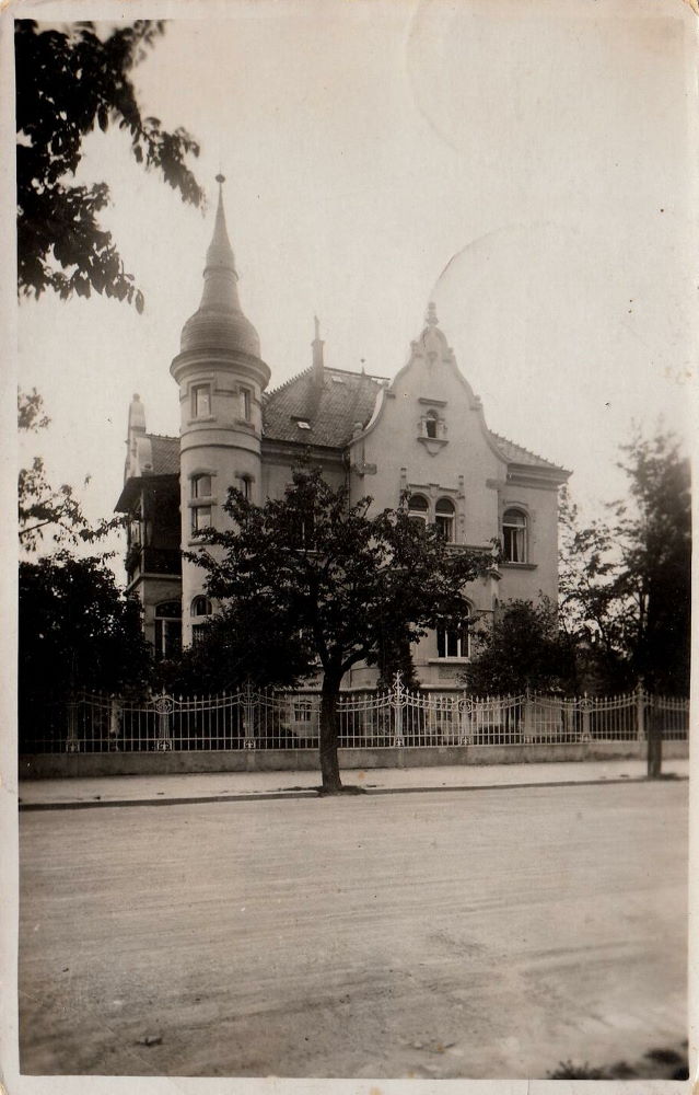 Käthe-Kollwitz-Ufer 82 (Hochuferstraße 10)
