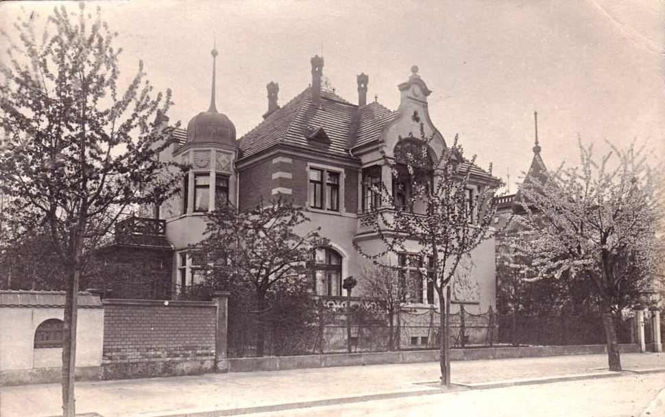 Käthe-Kollwitz-Ufer 89 (Hochuferstraße 18)
