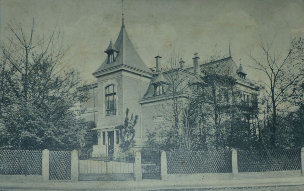 Loschwitzer Straße 15 (Siegesplatz 3) / Lothringer Weg