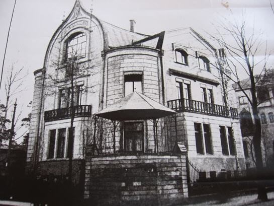 Mendelssohnallee 40 (Deutsche Kaiser Allee 1) / Loschwitzer Straße (Residenzstraße)