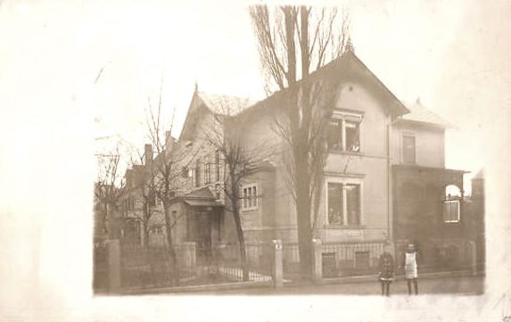 Niederwaldplatz 8