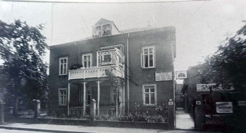 Reinhold-Becker-Straße 19 (Loschwitzer Straße 11)