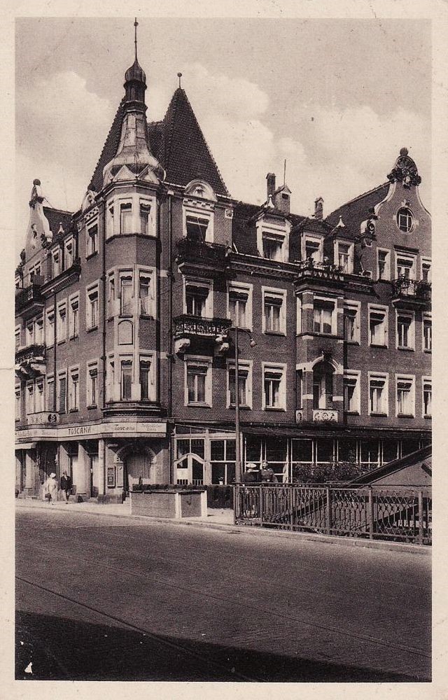 Schillerplatz 7