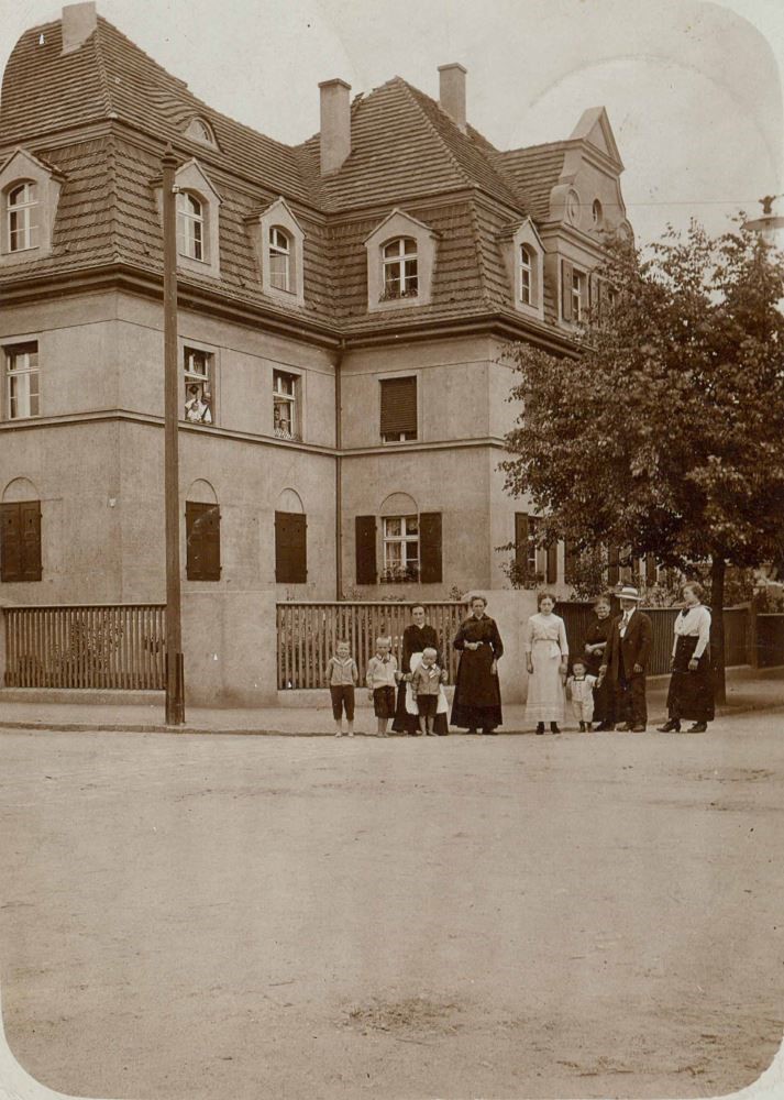 Am Urnenfeld 13 / Miltitzer Straße 12 (Miltitzer Straße 10)