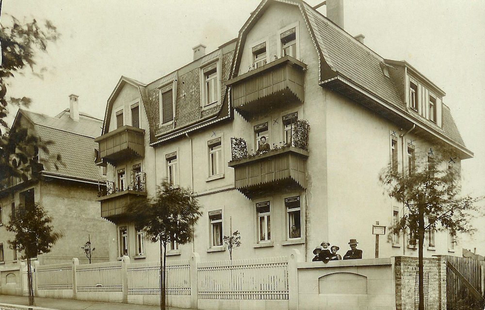 Auf der Scheibe 2