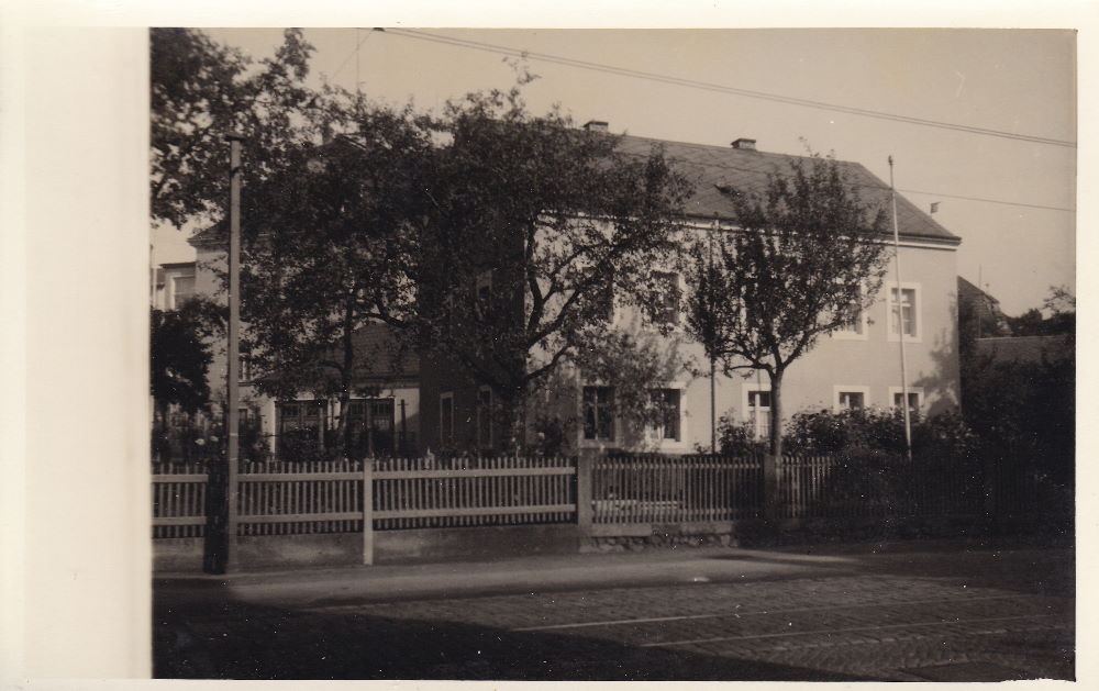 Bautzner Landstraße 99 (Bautzner Straße 27) / Wetroer Straße