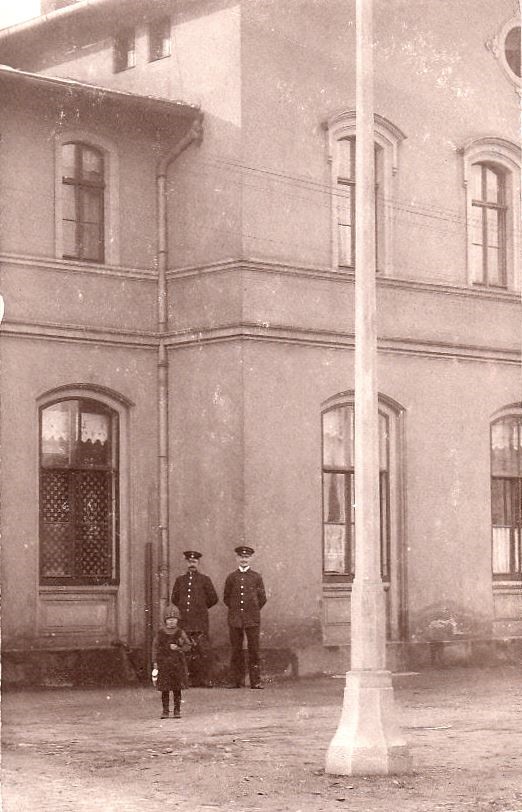 Bahnhofstraße 8