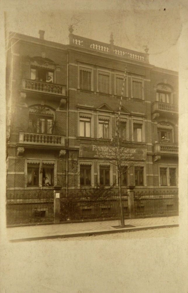 Hölderlinstraße 9