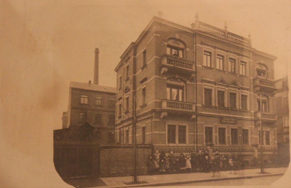 Hölderlinstraße 9