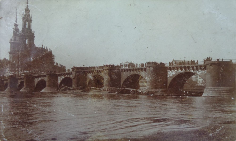 1906 Elbkahn Alwine rammt die Elbbrücke