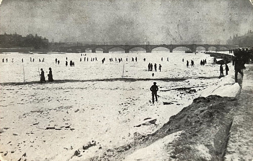 1912 zugefrorene Elbe