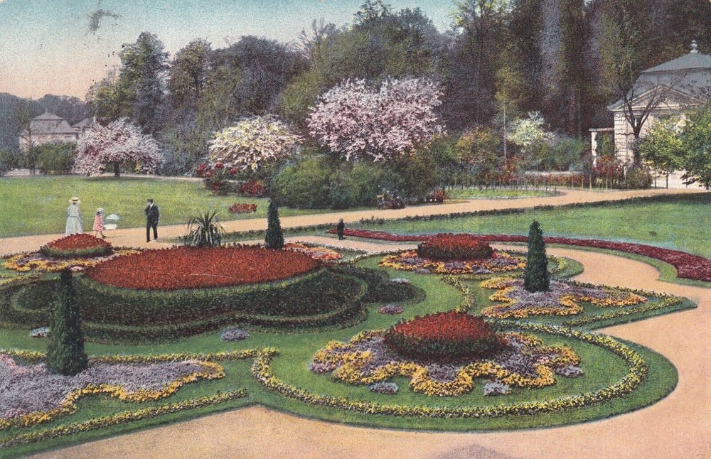 Hauptallee - Parterre mittig vom Palais