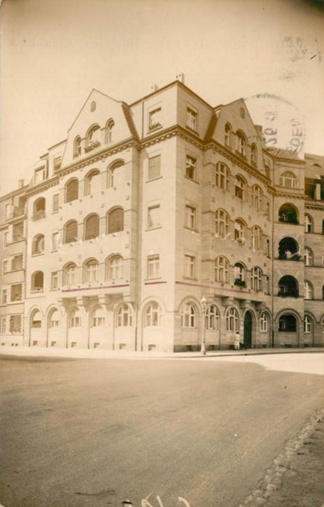 Thomas-Müntzer-Platz 2 (Feldherrenplatz 2) / Florian-Geyer-Straße (Feldherrenstraße)