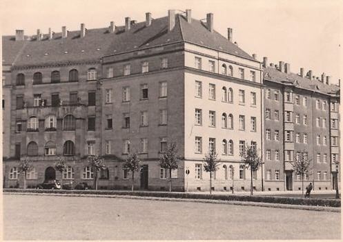 Thomas-Müntzer-Platz 9 (Feldherrenplatz 9) / Heinrich-Beck-Straße 8 (Scharnhorststraße 8)