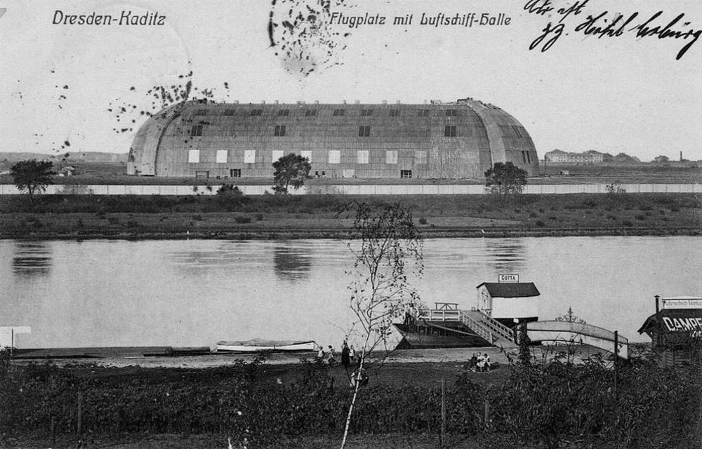 Städt. Land- u. Wasser-Flugplatz Dresden-Kaditz (Montagen sort)