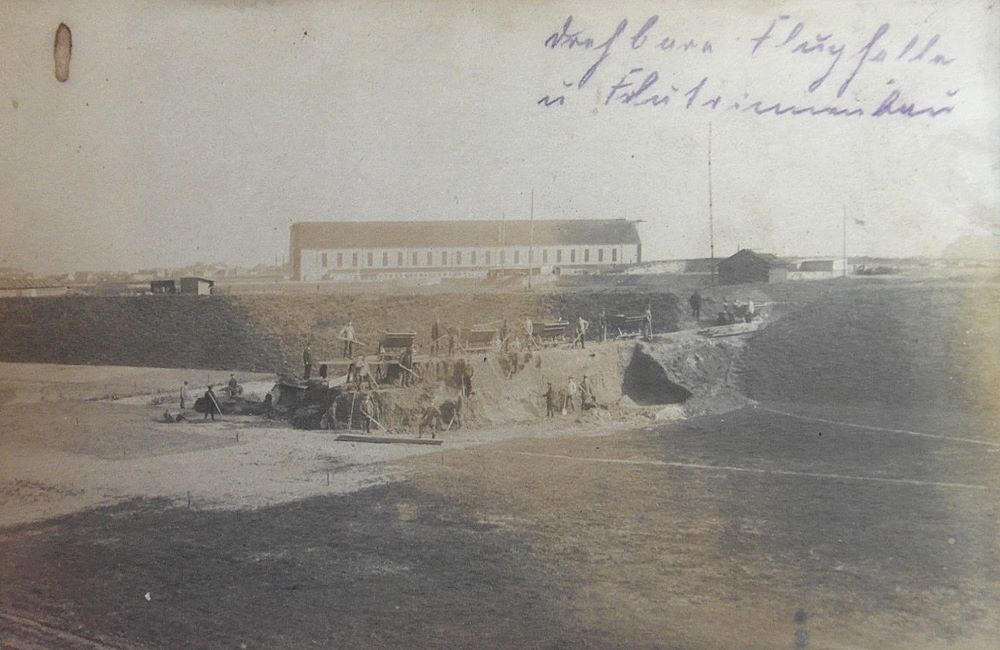 Städt. Land- u. Wasser-Flugplatz Dresden-Kaditz