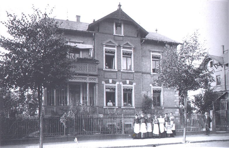 Alexander-Herzen-Straße 3 (Schillerstraße 3)