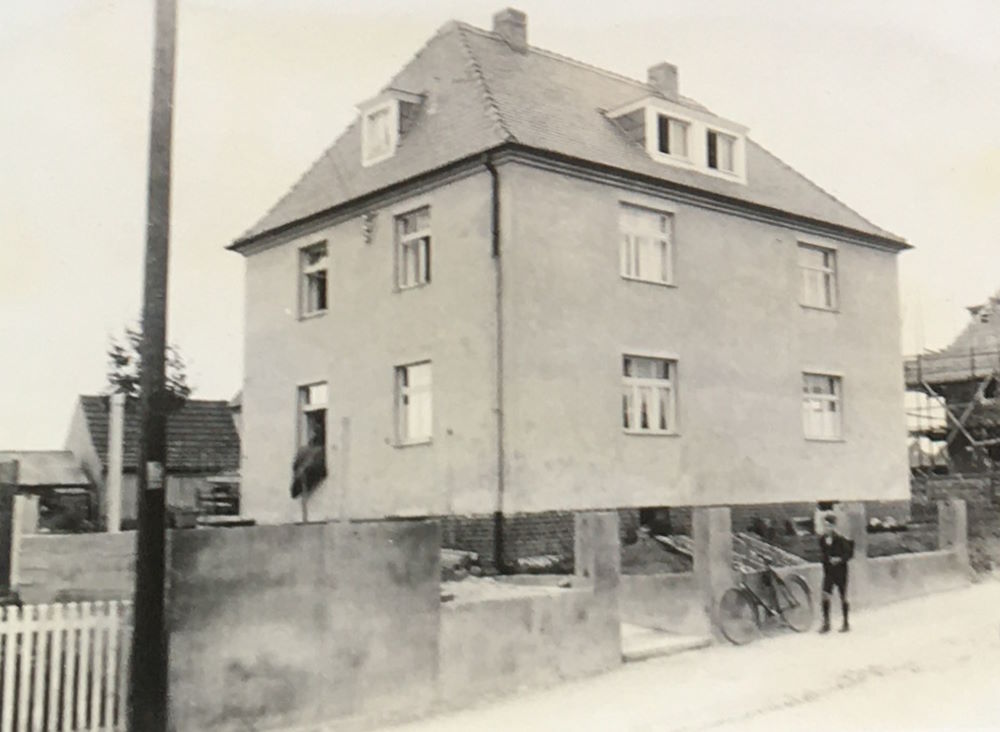 Boltenhagener Straße 94 (Querallee 94) / Geschwister-Scholl-Straße (Eigenwerkstraße)