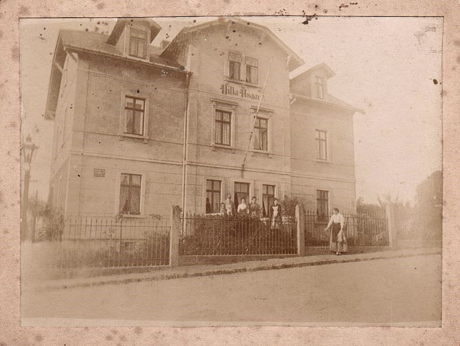 Max-Hünig-Straße 11