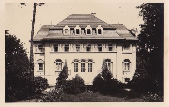 Stendaler Straße 26 (Martin-Luther-Straße 26) / Zinnowitzer Straße (Hindenburgstraße)