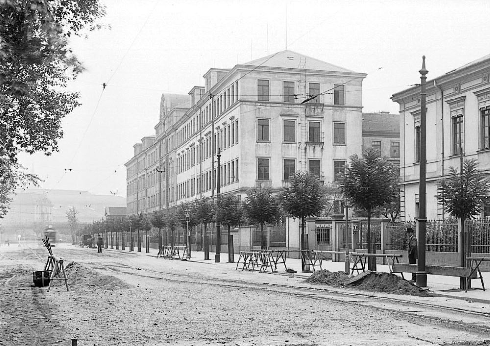 Großenhainer Straße 1-5