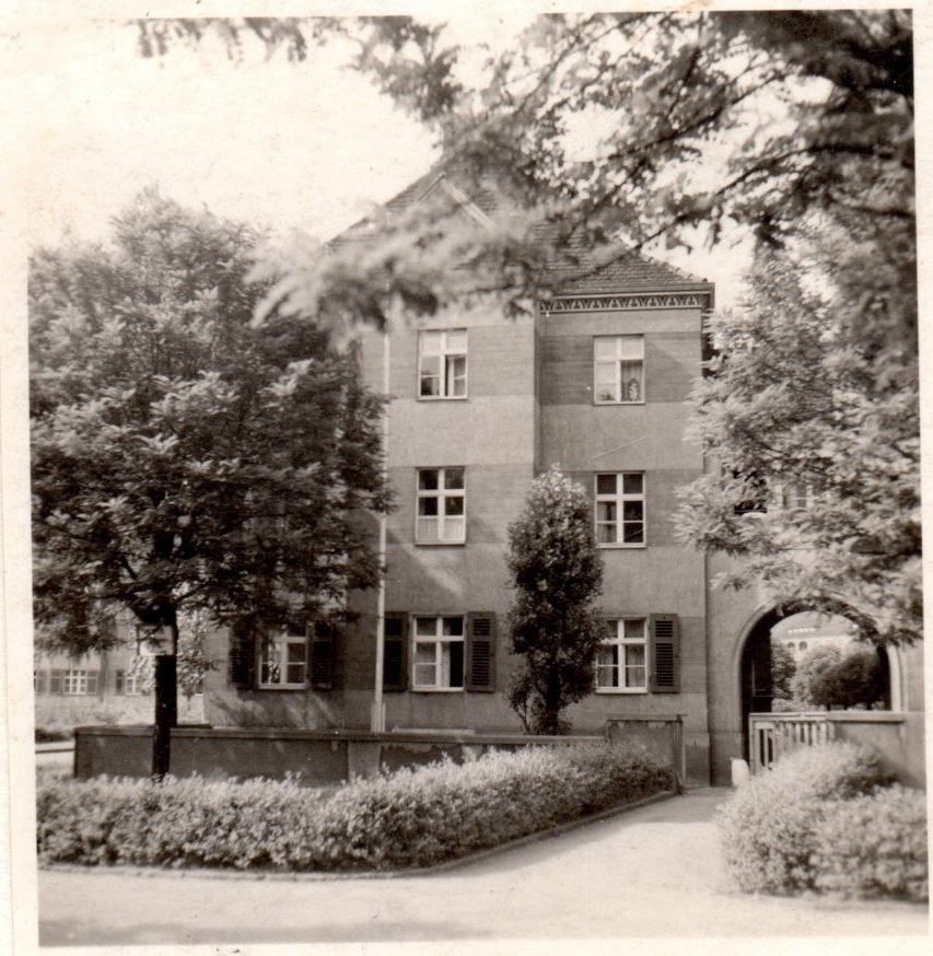 Niederauer Platz 9 / Bärwalder Straße