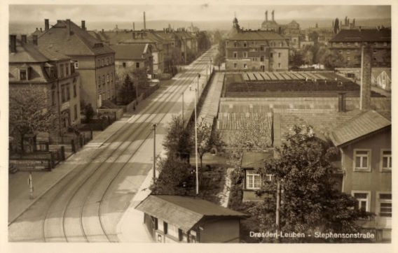 Pirnaer Landstraße 160 (Pirnaische Straße 30) / Stephensonstraße (Bahnhofstraße)