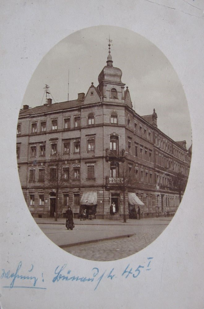 Bünaustraße 45 / Clara-Zetkin-Straße (Wallwitzstraße)